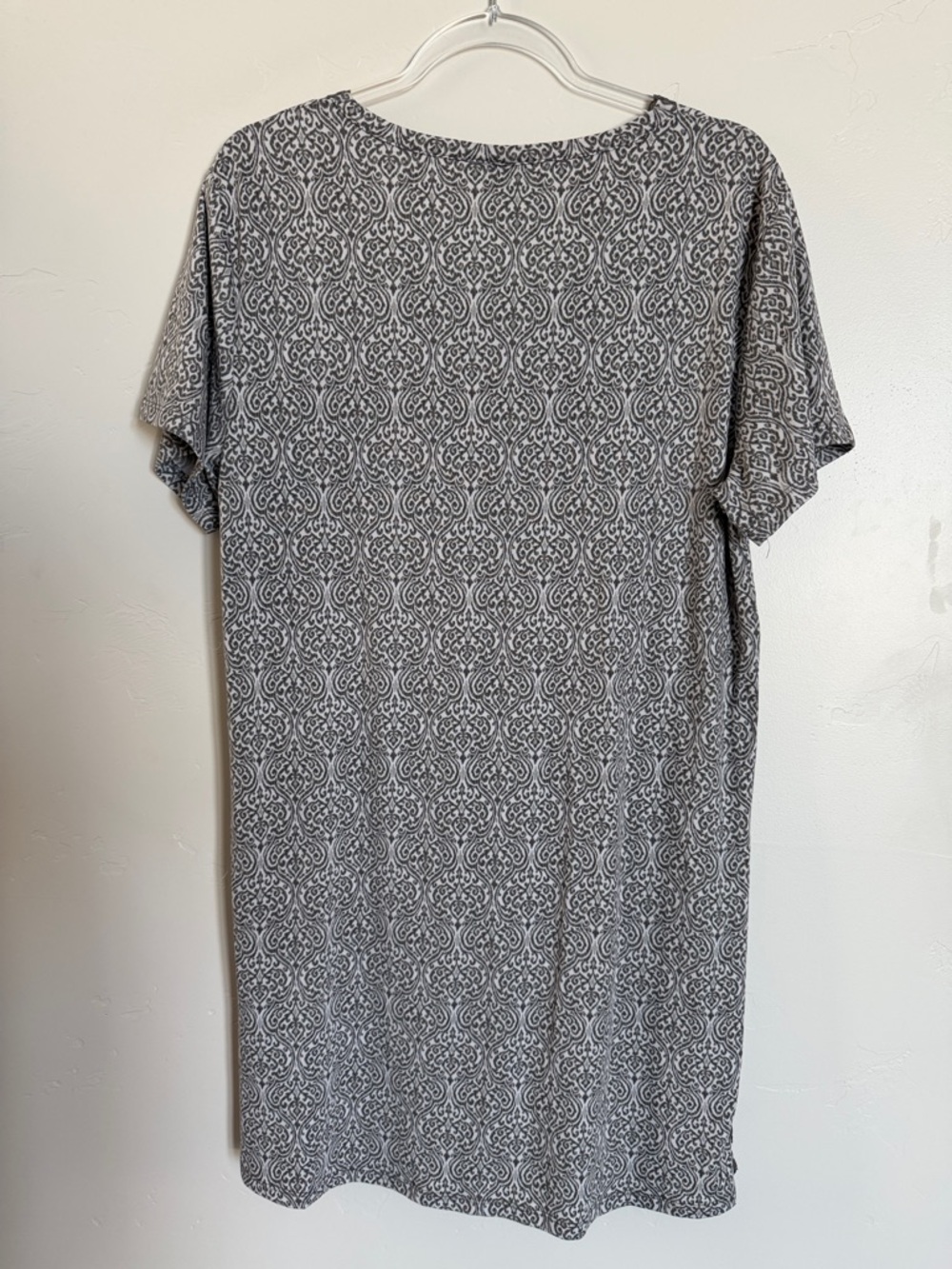 Tahari Gray & White Patterned V-Neck Sleep Shirt - Picture 4 of 5